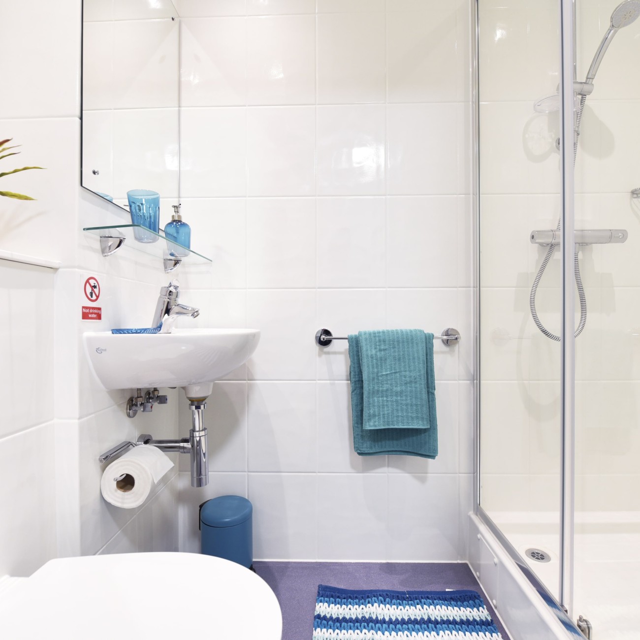 RH Ensuite New Bathroom1 min