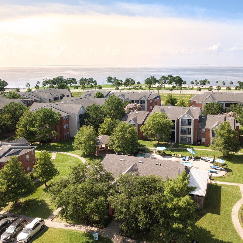 privateer place uno housing